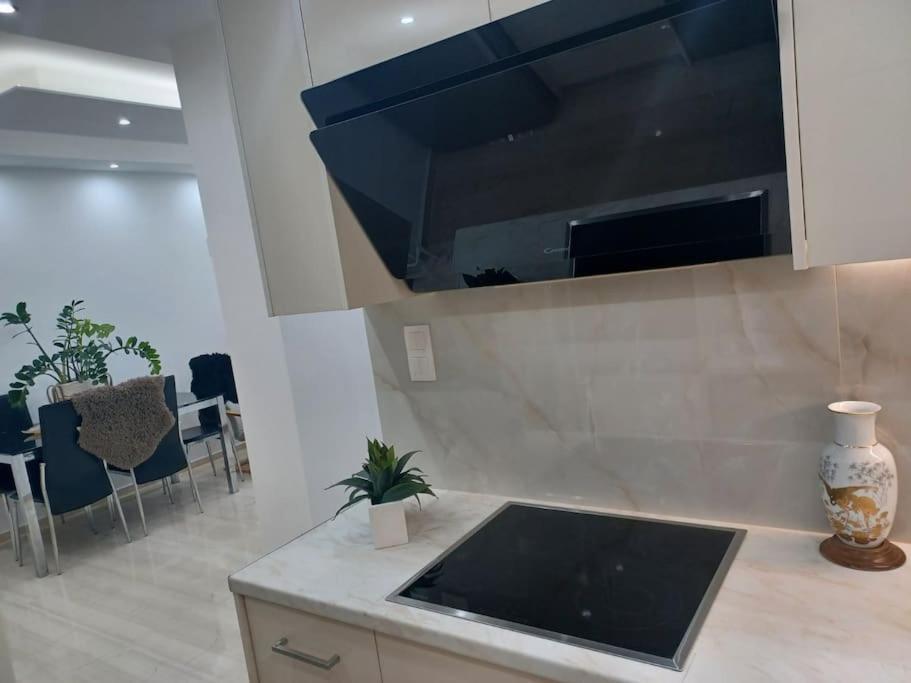 Cozy Renovated Apartment Atenas Exterior foto